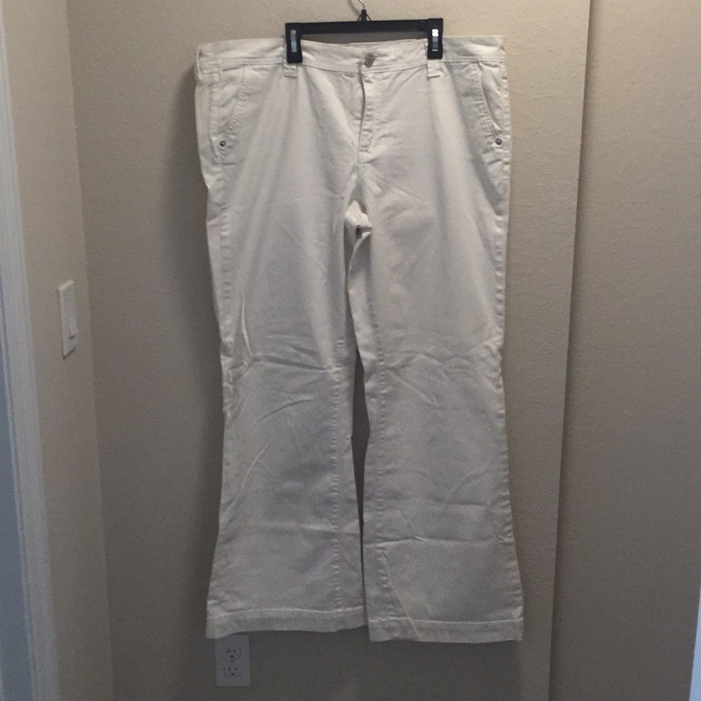 Gap 1969 Limited Edition White Flare Jeans. NWOT